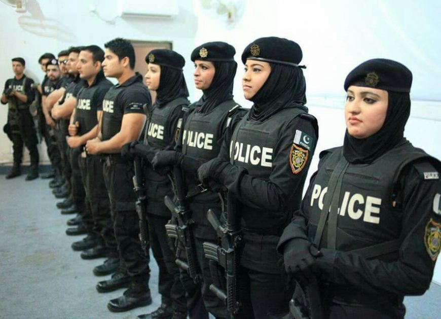 Пакистанские женщины-полицейские из провинции Синд. Обвинению в коррупции