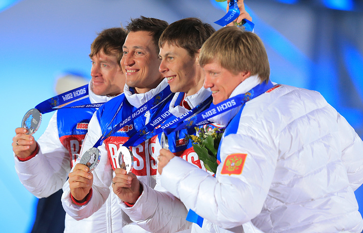 Российские лыжники Максим Вылегжанин, Александр Легков, Александр Бессмертных, Дмитрий Япаров (слева направо)