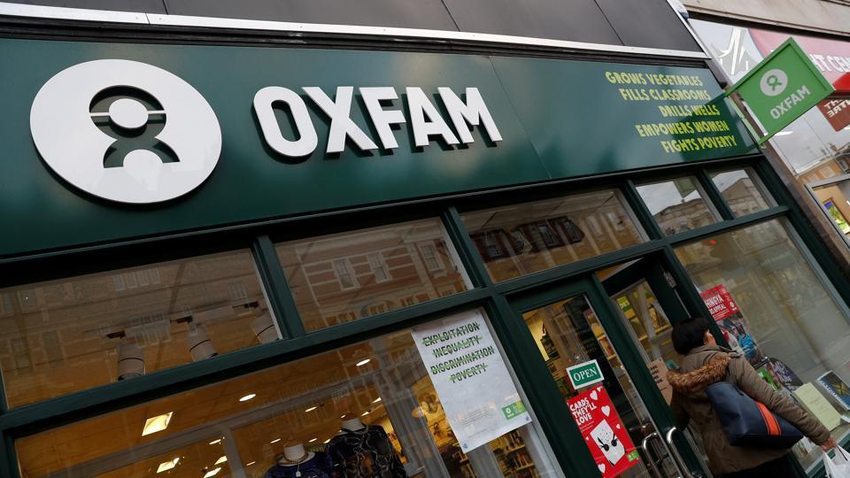 Oxfam shop in the UK, в сексуальном насилии