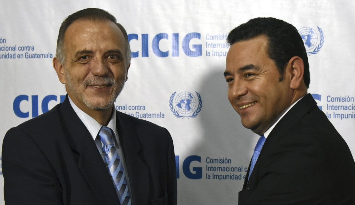 Глава CICIG Иван Веласкес и президент Гватемалы Джимми Моралес. Антикоррупционная комиссия