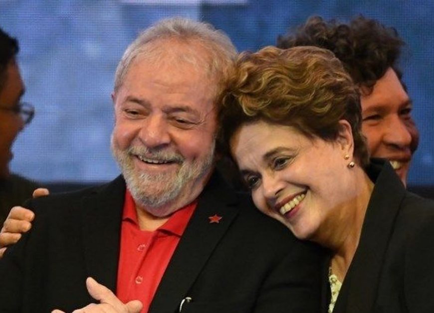 Осуждённого за коррупцию экс-президента Бразилии Лулу обнимает бывшая глава государства Дилма Русеф
