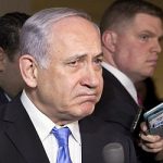 Премьер-министр Израиля Биньямин Нетаньяху раздумывает прежде, чем ответить на вопрос журналистов