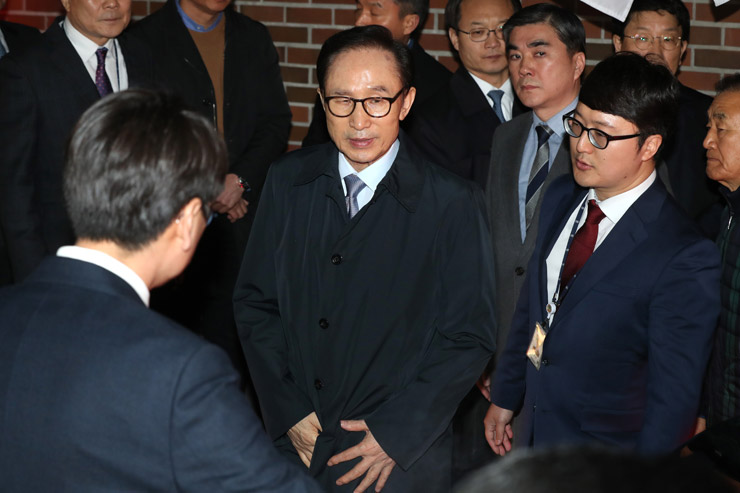 Экс-президент Южной Кореи Ли Мён Бак. Коррупция