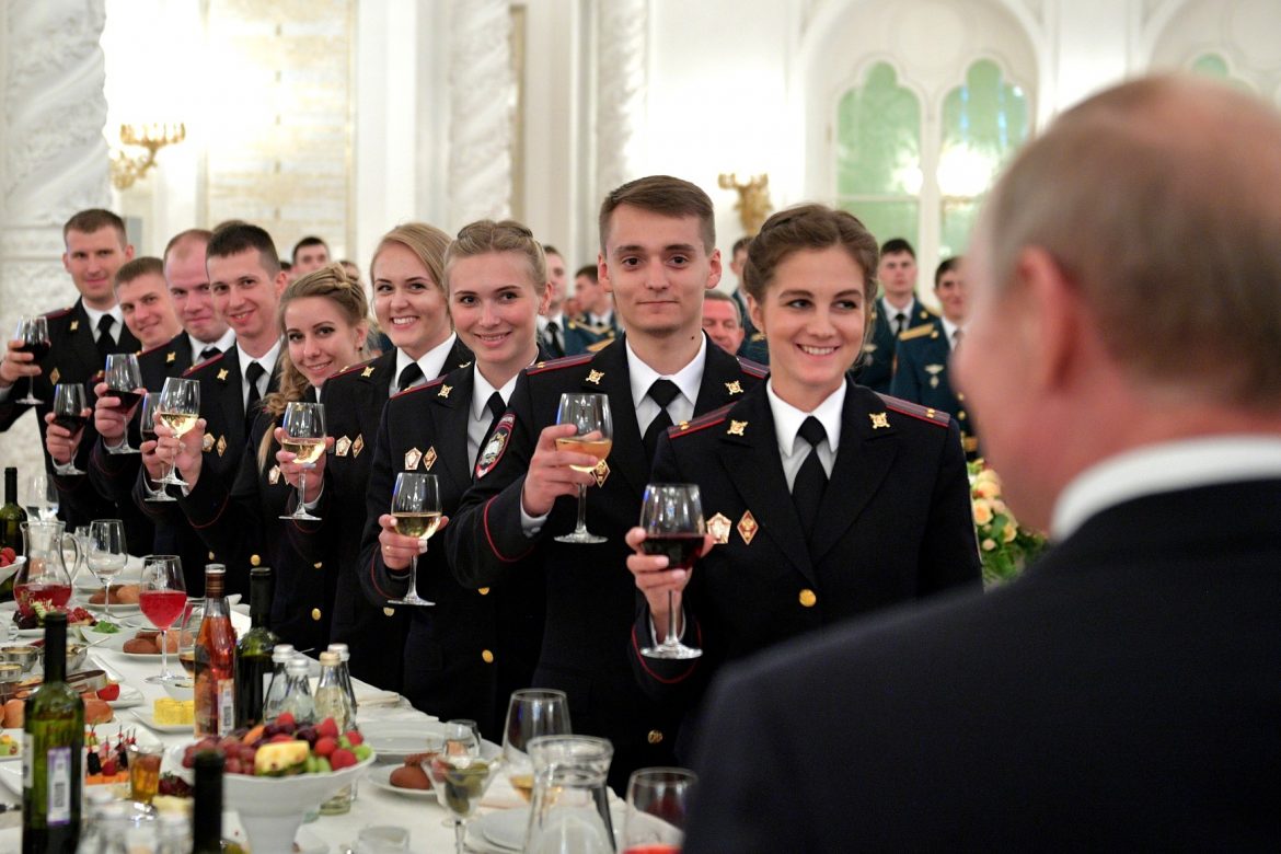 Владимир Путин, Приём в честь выпускников военных вузов