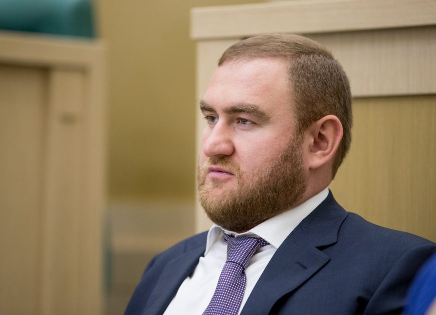 Следственный комитет России инициировал проверку в отношении руководителей и сотрудников Карачаево-Черкесского и других управлений ведомства. СК устанавливает их связь с делом Арашуковых.
