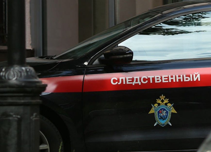 Следственный комитет РФ объявил в розыск двух топ-менеджеров компании «Газпром» по делу сенатора Рауфа Арашукова и его отца.